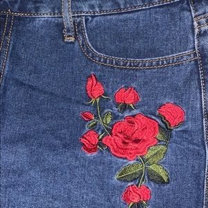 Guess red roses embroidery dark was denim shorts